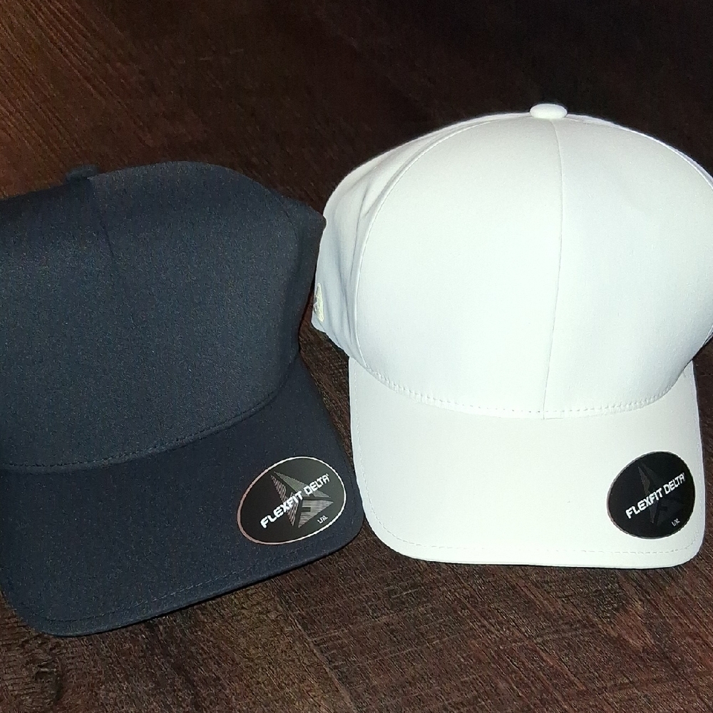 FLEXFIT Delta New Black and White Men's Caps